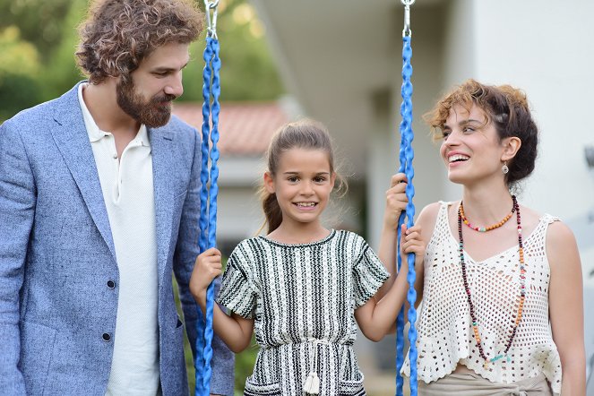 My Sweet Lie - Episode 5 - Photos - Furkan Palalı, Lavinya Ünlüer, Aslı Bekiroğlu