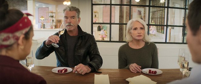 Tchán s tchyní jsou psanci - Z filmu - Pierce Brosnan, Ellen Barkin