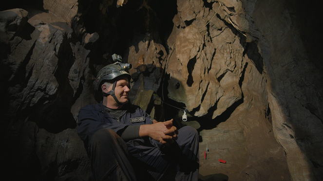 Dans l'inconnu : La grotte aux ossements - Film