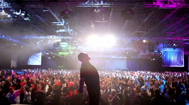 Tony Robbins: I Am Not Your Guru - Do filme