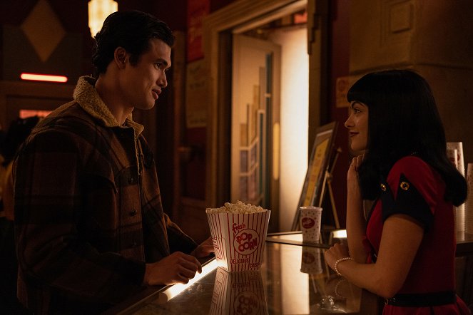 Riverdale - Chapter One Hundred Twenty-Six: Betty & Veronica Double Digest - Photos - Charles Melton, Camila Mendes