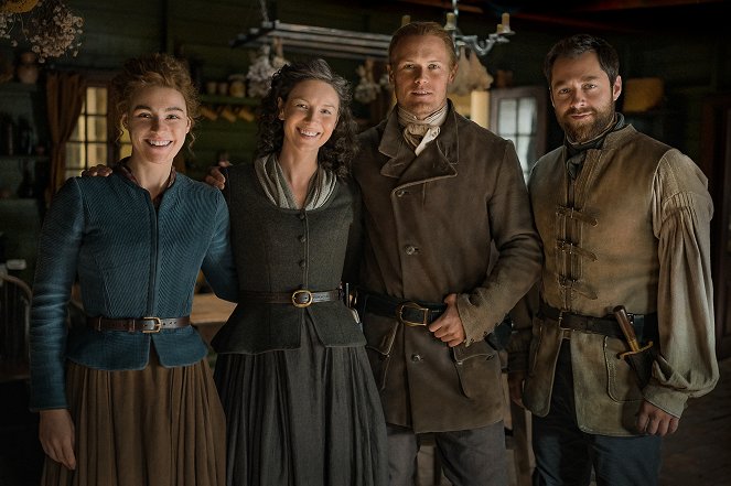 Outlander - Die Highland-Saga - A Life Well Lost - Dreharbeiten - Richard Rankin, Caitríona Balfe, Sam Heughan, Sophie Skelton