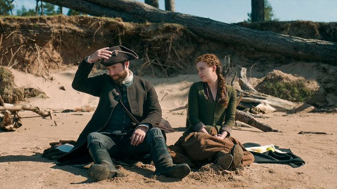 Outlander - Az idegen - A Life Well Lost - Filmfotók - Richard Rankin, Sophie Skelton