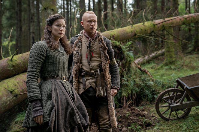 Outlander - Die Highland-Saga - The Happiest Place on Earth - Filmfotos - Caitríona Balfe, John Bell