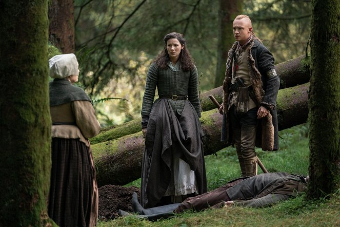 Outlander - Die Highland-Saga - The Happiest Place on Earth - Filmfotos - Caitríona Balfe, John Bell