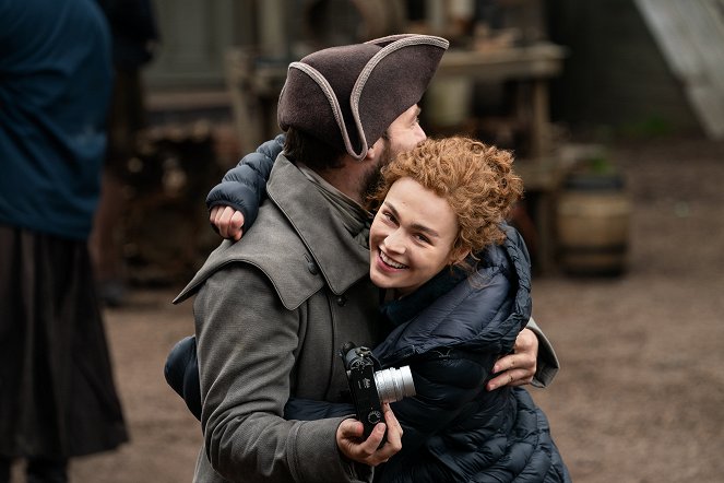 Outlander - The Happiest Place on Earth - Van de set - Sophie Skelton