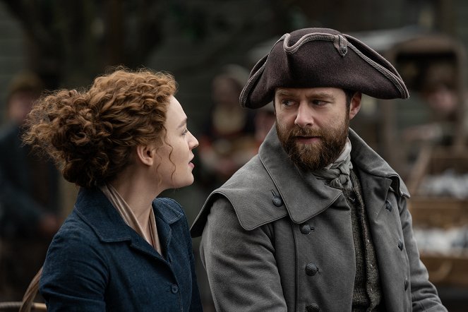 Outlander - The Happiest Place on Earth - Photos - Sophie Skelton, Richard Rankin