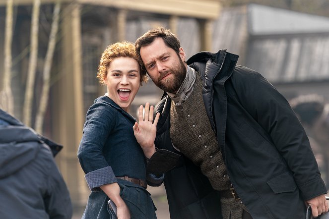 Outlander - Die Highland-Saga - The Happiest Place on Earth - Dreharbeiten - Sophie Skelton, Richard Rankin