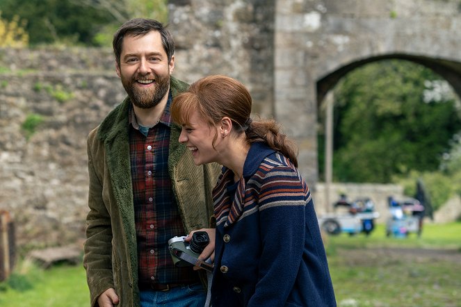 Outlander - Die Highland-Saga - Death Be Not Proud - Dreharbeiten - Richard Rankin, Sophie Skelton