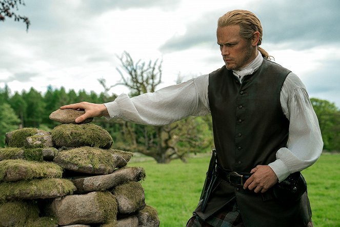 Outlander - Die Highland-Saga - Death Be Not Proud - Filmfotos - Sam Heughan