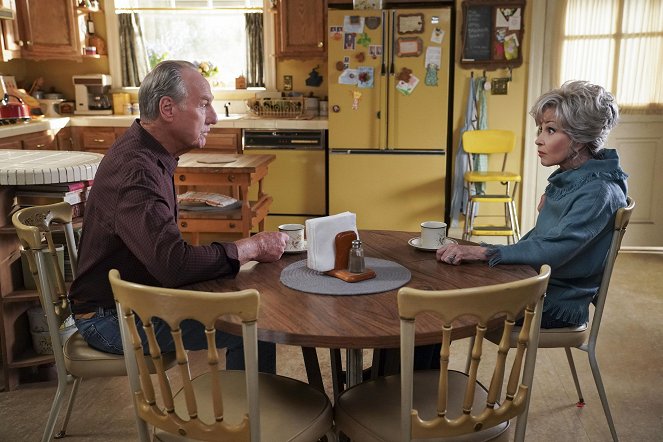 Young Sheldon - German for Beginners and a Crazy Old Man with a Bat - Photos - Craig T. Nelson, Annie Potts