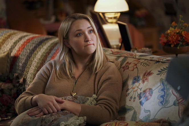 Young Sheldon - German for Beginners and a Crazy Old Man with a Bat - Photos - Emily Osment