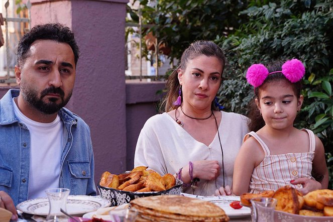 Benim Güzel Ailem - Episode 5 - Kuvat elokuvasta - Onur Buldu, Meltem Pamirtan