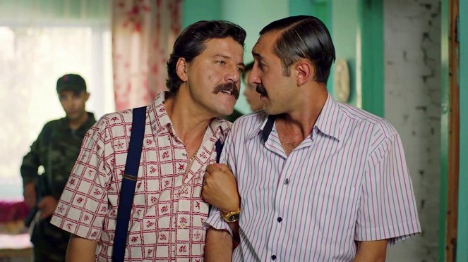Yeşil Deniz - Benim bu aralaa hapse girmemem ilazım sadıç - Kuvat elokuvasta