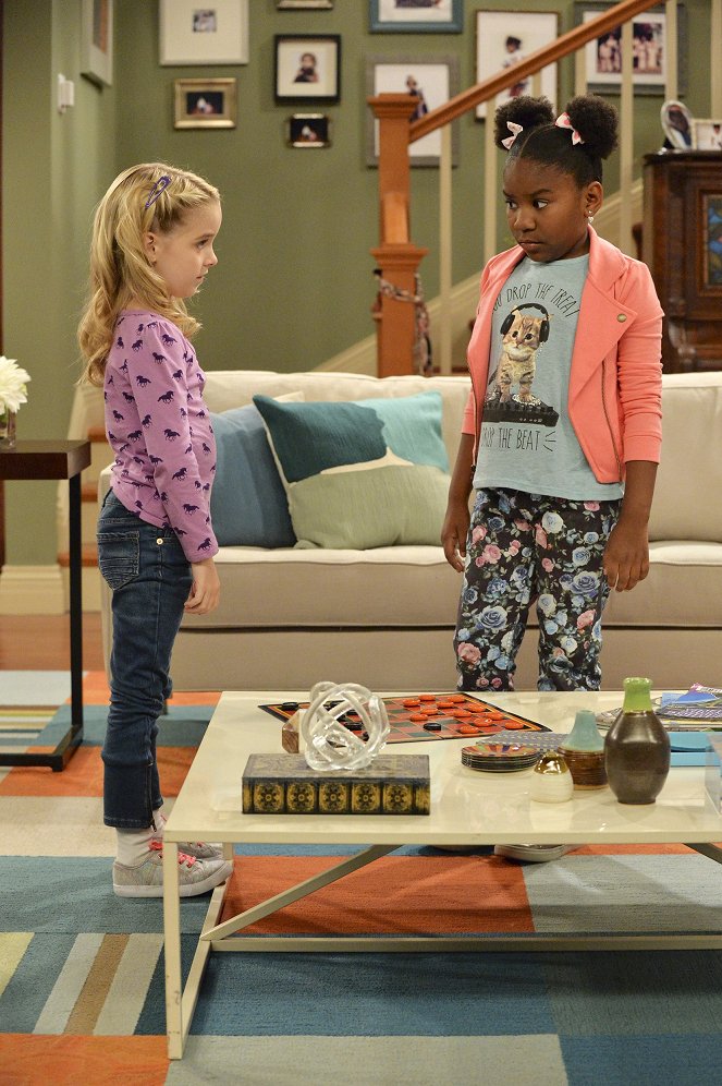K.C. Undercover - Give Me A 'K'! Give Me A 'C'! - Van film