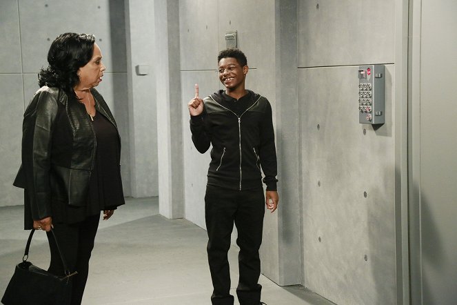 K.C. Undercover - Off the Grid - Photos