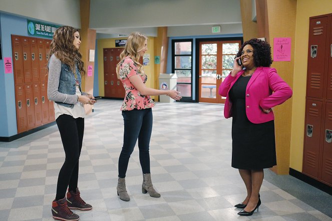 K.C. Undercover - Assignment: Get That Assignment - Photos