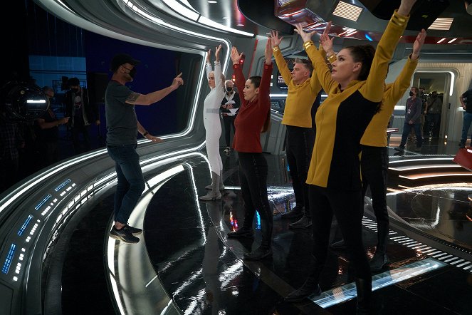 Star Trek: Neznáme svety - Podpriestorová rapsódia - Z nakrúcania - Jess Bush, Christina Chong, Anson Mount, Rebecca Romijn