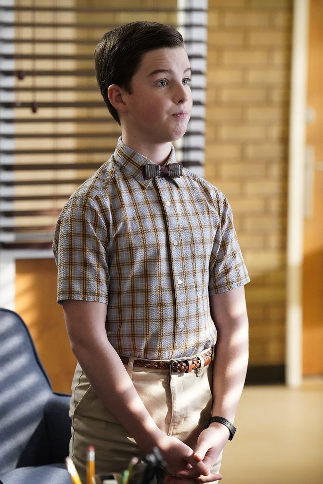 Young Sheldon - A Free Scratcher and Feminine Wiles - Photos