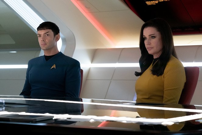 Star Trek: Különös új világok - Hegemony - Filmfotók - Ethan Peck, Rebecca Romijn