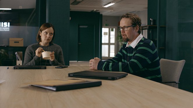 Maria Kallio - Season 2 - Liikaa treeniä - De la película - Elena Leeve, Petteri Summanen
