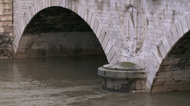 Saving Paris - Photos