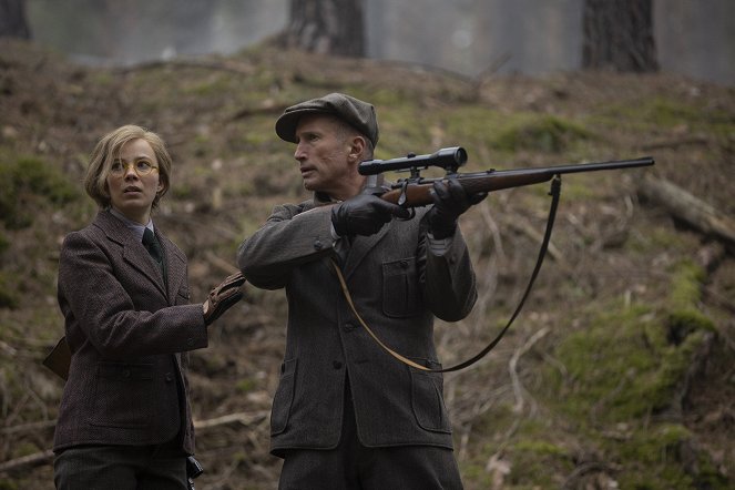 Babylon Berlin - Episode 10 - Z filmu - Saskia Rosendahl, Benno Fürmann