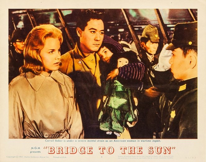 Bridge to the Sun - Cartes de lobby
