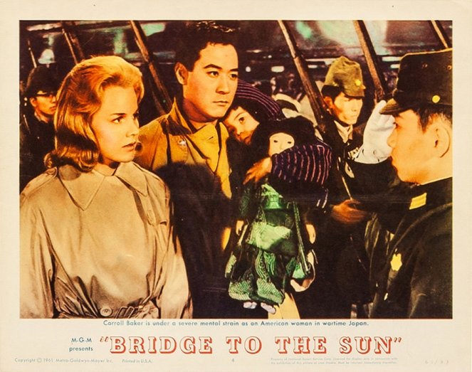 Bridge to the Sun - Cartões lobby