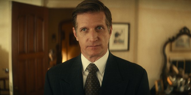 Physical - Season 3 - Photos - Paul Sparks