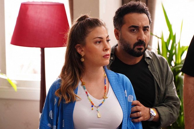 Benim Güzel Ailem - Episode 9 - De la película - Melis Babadağ, Onur Buldu