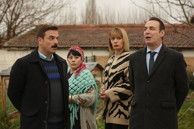 Kalk Gidelim - Episode 28 - Photos - Ufuk Özkan, Mehtap Bayri, Ayça Varlıer, Erkan Sever