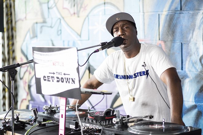 The Get Down - Z akcí - Grandmaster Flash, an executive producer for the Netflix original series The Get Down gives a lesson at a press day in London