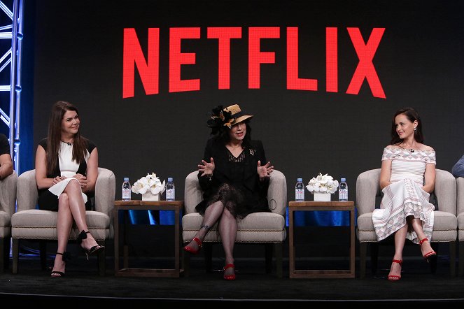 Gilmore Girls: A Year in the Life - Events - Gilmore Girls at Netflix 2016 Summer TCA at the Beverly Hilton Hotel on Wednesday, July 27, 2016, in Beverly Hills, CA - Lauren Graham, Alexis Bledel