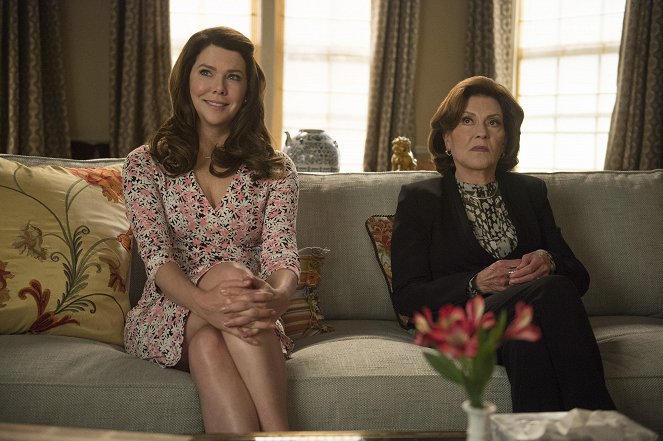 Gilmore Girls: A Year in the Life - Spring - Photos - Lauren Graham, Kelly Bishop