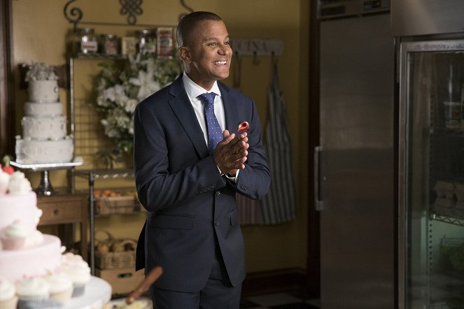 Gilmore Girls: A Year in the Life - Fall - Photos - Yanic Truesdale