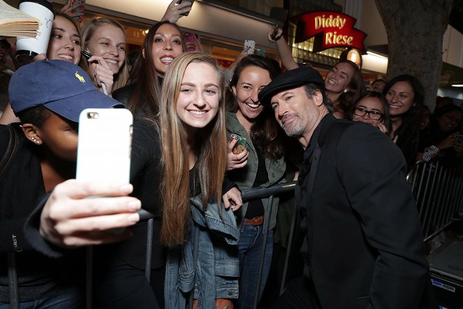 Gilmore Girls: A Year in the Life - Events - Netflix's "Gilmore Girls: A Year in the Life" Premiere - Scott Patterson