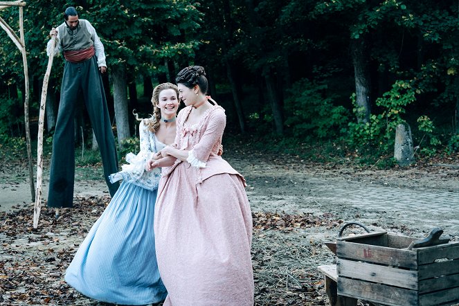 Marie-Antoinette - Le Choix d'une princesse - Filmfotók - Emilia Schüle, Jasmine Blackborow