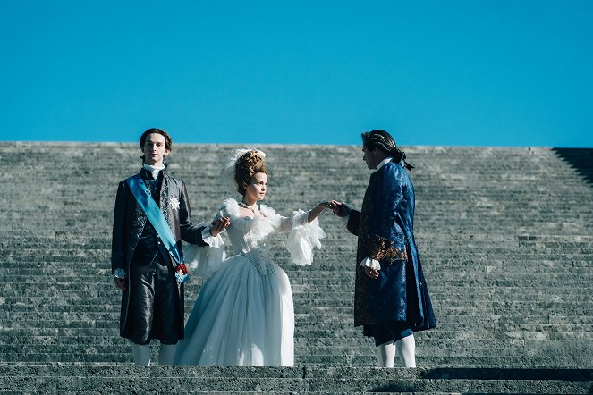 Mária Antoinetta - Kráľovná Francúzska - Z filmu - Louis Cunningham, Emilia Schüle