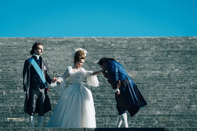 Marie-Antoinette - Reine de France - Filmfotos - Louis Cunningham, Emilia Schüle
