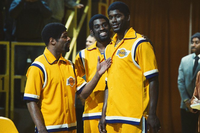Winning Time: The Rise of the Lakers Dynasty - The Hamburger Hamlet - Van film - DeVaughn Nixon, Delante Desouza, Quincy Isaiah
