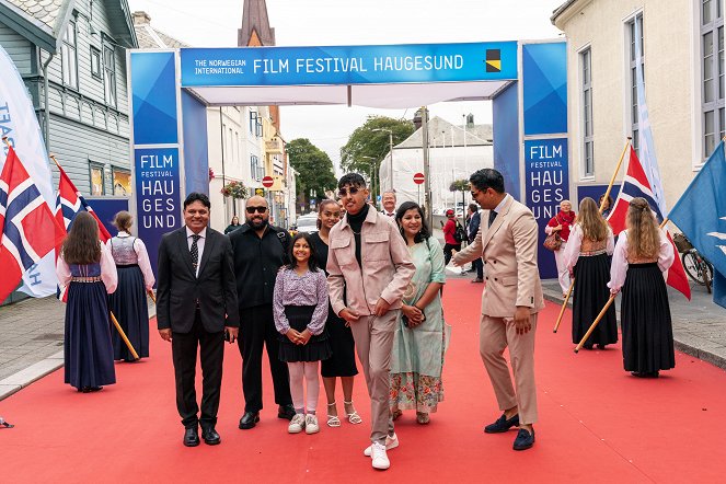 Hør her'a! - Veranstaltungen - The opening screening at The 51st Norwegian International Film Festival in Haugesund. - Asim Chaudhry, Liza Haider, Mohammed Ahmed, Kriti Surjan Thepade, Manish Sharma