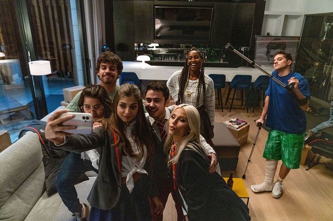 Elite - Season 7 - Las encinas - Photos - Nadia Al Saidi, Alex Pastrana, Carmen Arrufat, Ander Puig, Valentina Zenere, Ana Bokesa, André Lamoglia