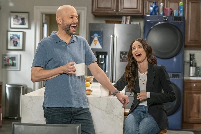 Extended Family - The Consequences of Sushi - Photos - Jon Cryer, Abigail Spencer