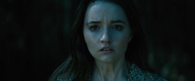 No One Will Save You - Van film - Kaitlyn Dever