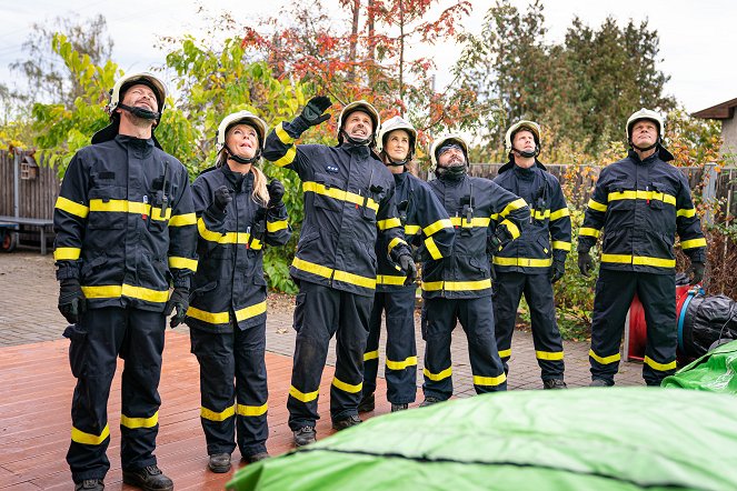 Co ste hasiči - Dokaž, že jsi chlap, Báro! - Filmfotos - Marek Holý, Lucie Benešová, Petr Rychlý, Jana Bernášková, Jaromír Nosek