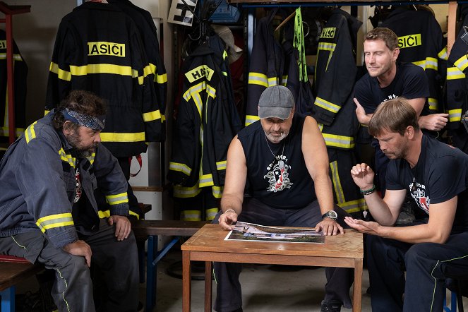 Co ste hasiči - Dokaž, že jsi chlap, Báro! - Filmfotók - Radim Kalvoda, Petr Rychlý, Jaromír Nosek, Marek Holý