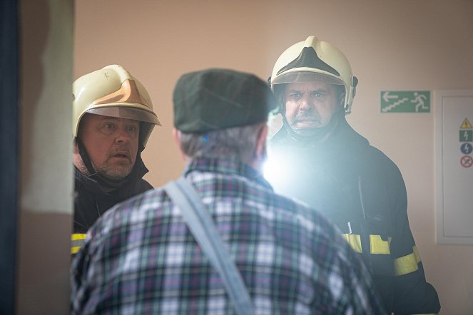 Co ste hasiči - Dokaž, že jsi chlap, Báro! - Filmfotók - Václav Kopta, Petr Rychlý