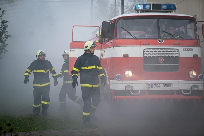 Co ste hasiči - Dokaž, že jsi chlap, Báro! - Filmfotos - Radim Kalvoda, Jaromír Nosek, Petr Rychlý