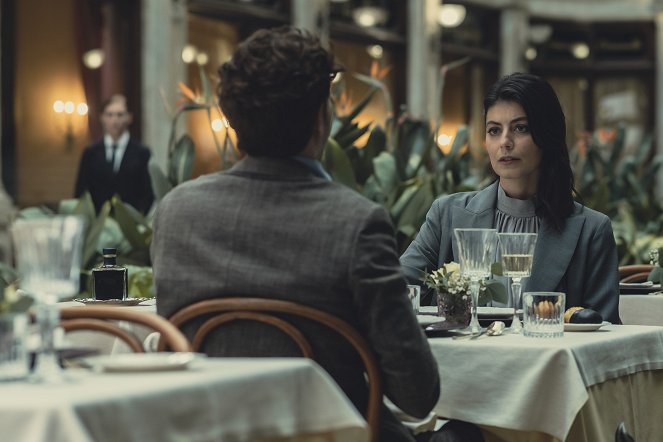 Eine Billion Dollar - De filmes - Alessandra Mastronardi